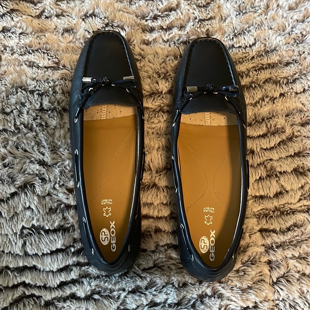 Brand new GEOX women’s leather driving loafers, navy blue.